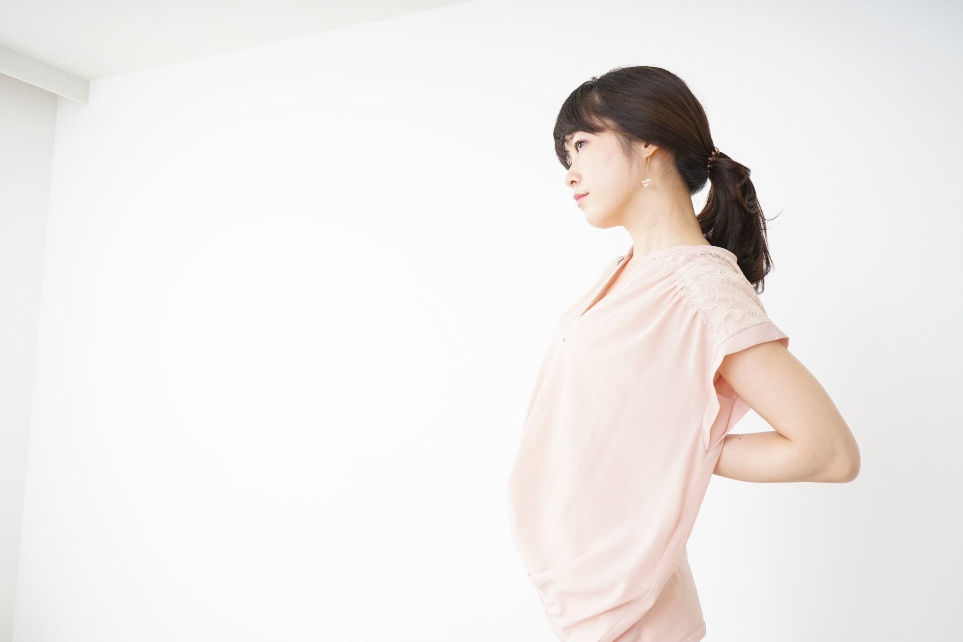 背中の痛みの施術イメージ