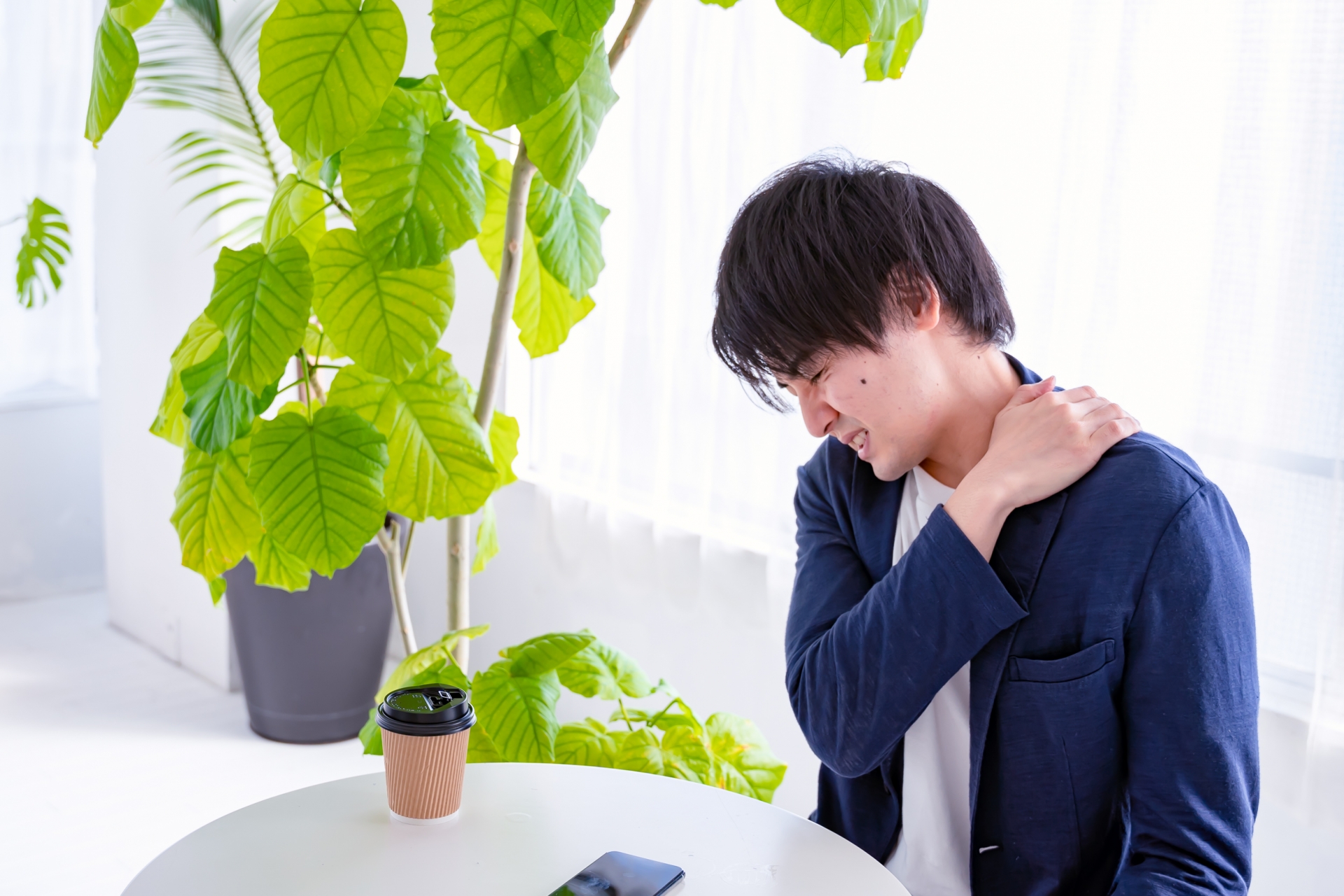 首のヘルニア （頚椎椎間板ヘルニア）の施術イメージ